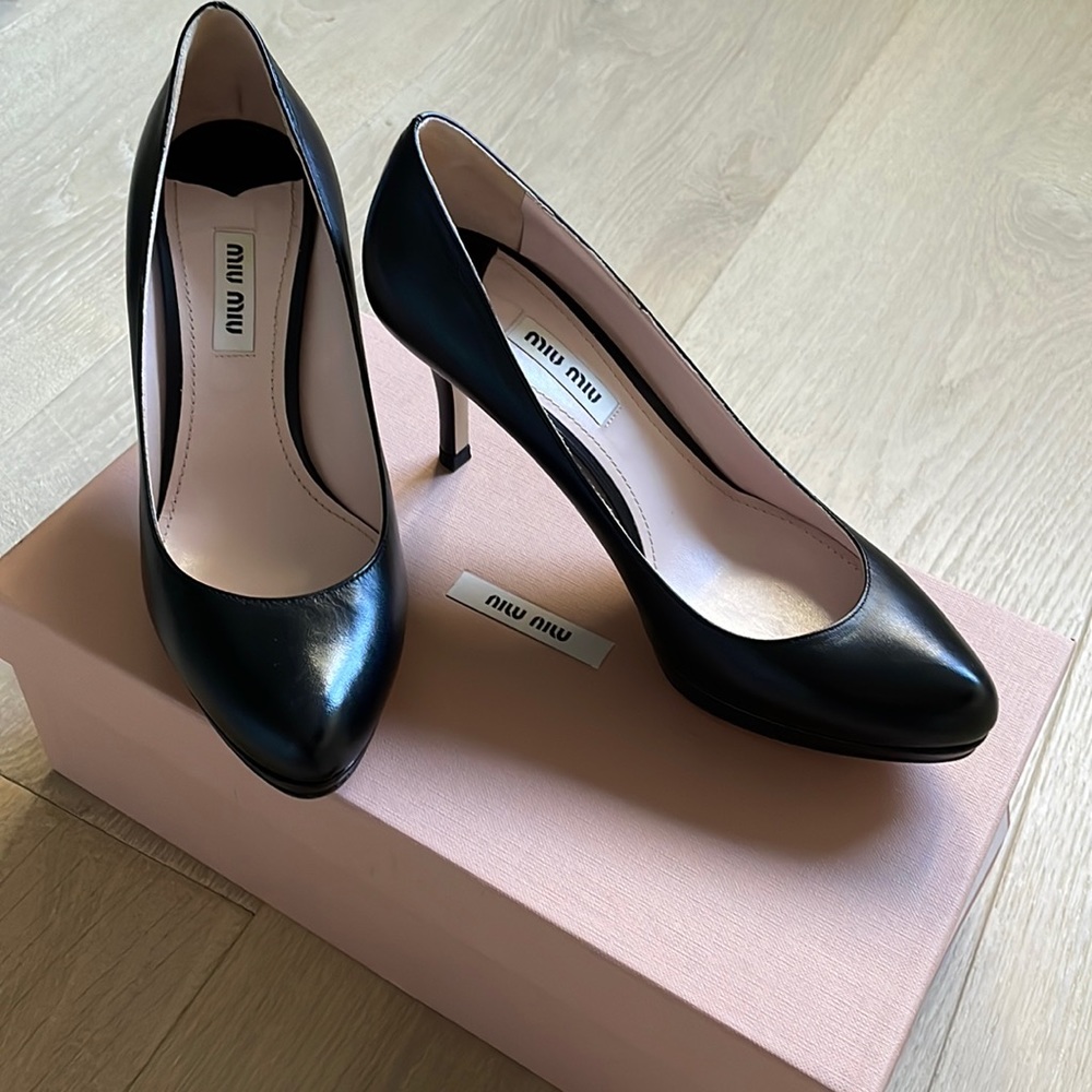 MIU MIU Classic Black Leather Platform Heels. Size 35.5.